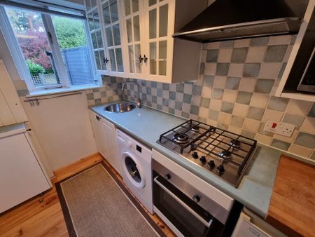 2 bedroom ground floor flat to rent - Photo 2