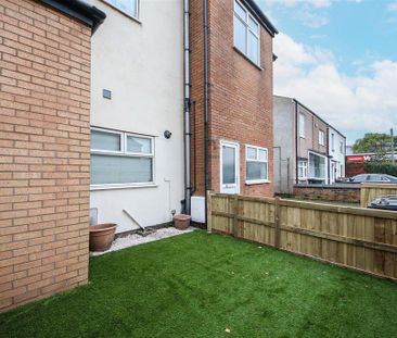 2 bedroom end of terrace house to rent - Photo 2