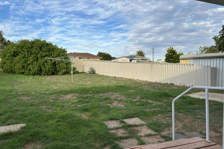 8 Oleander Crescent - Photo 3