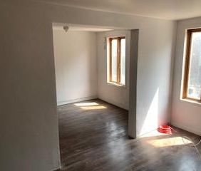 5 min Metro Papineau 3 1/2 Cour Triplex EntréePrivée Tout Inclus Ch... - Photo 2