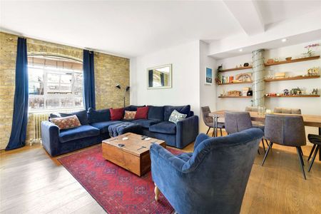 A Well [resented two bedroom apartment in Battersea Square - Photo 4