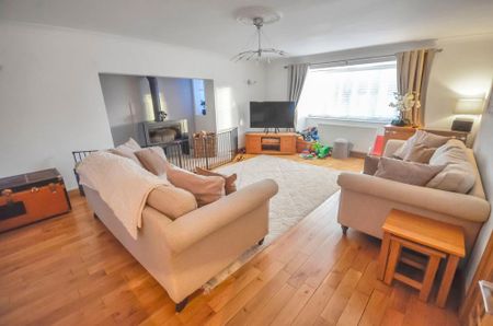 5 bedroom detached house to rent - Photo 3