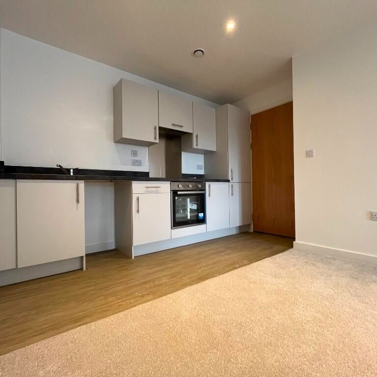 2 Bed Flat, Ordsall Lane, M5 - Photo 1