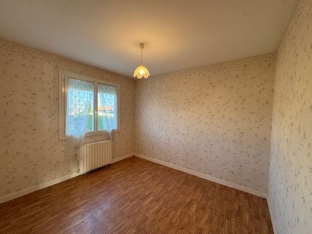 Location Maison 4 pièces 78m² MONTMORILLON 86500 - Photo 2