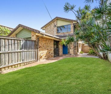 3 Bedroom Duplex on Jefferson Lane - Low-Maintenance Coastal Living - Photo 6