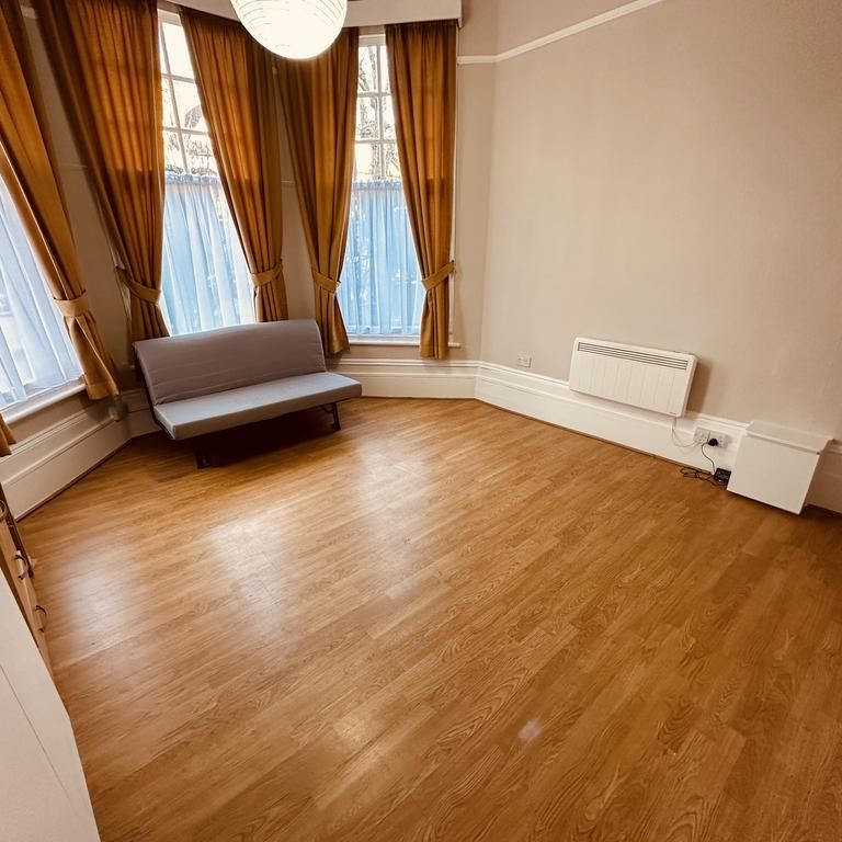 Studio to rent - Photo 1