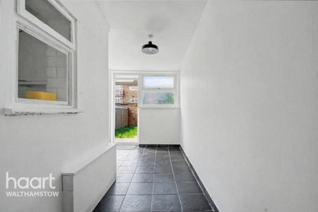 3 bedroom terraced house to rent - Photo 5