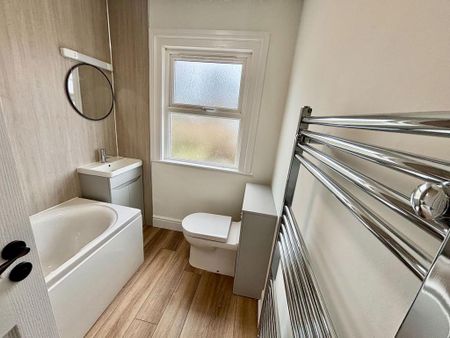 2 bedroom end of terrace house to rent - Photo 5