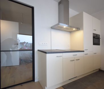 INSTAPKLAAR EEN SLAAPKAMER APPARTEMENT MET PARKEERPLAATS EN BERGING - Photo 3