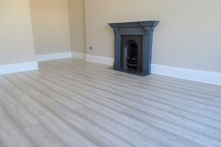 2 Bed Flat - Photo 3