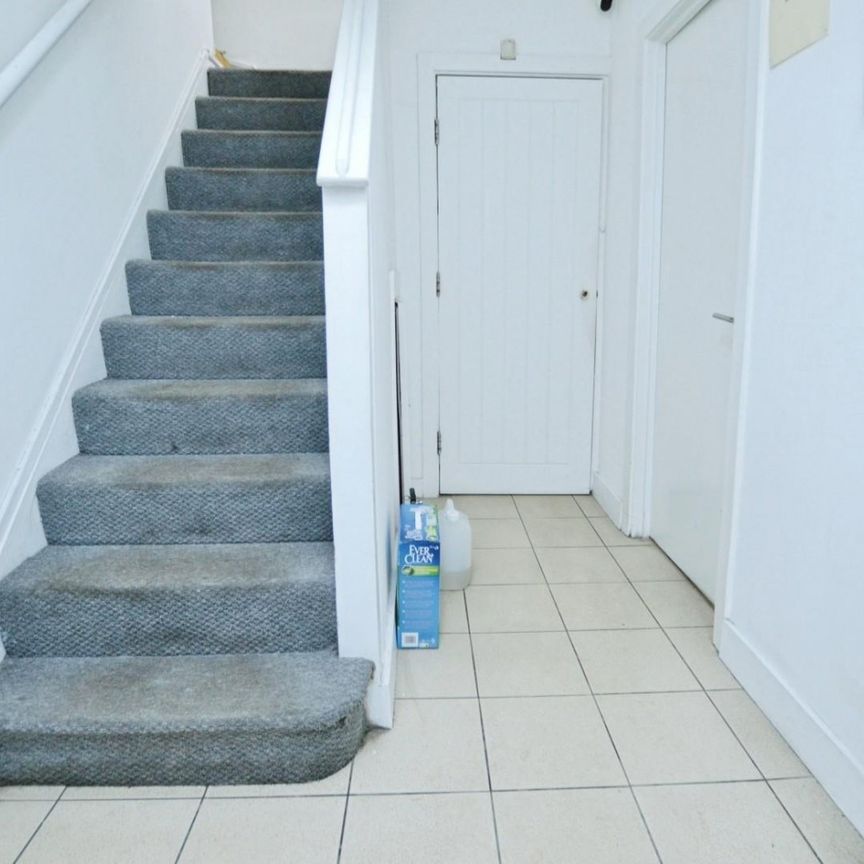 1 bedroom Property To Let Total Size: 1723 SQ FT - Photo 1