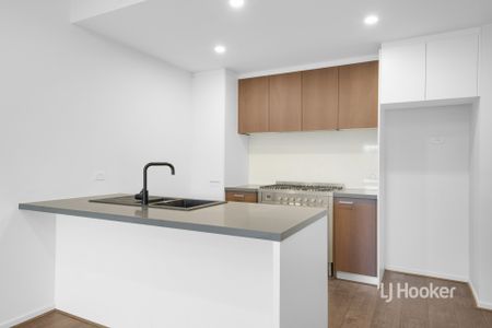 18 Flagship Way, Point Cook VIC, Belconnen - Photo 5