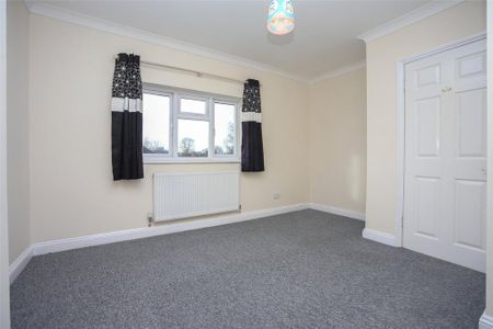 2 bedroom semi-detached house to rent - Photo 5