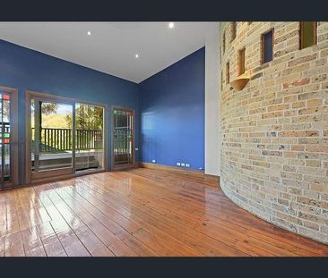 Two-Bedroom Townhouse Terrace in Prime Newtown Location - Photo 3