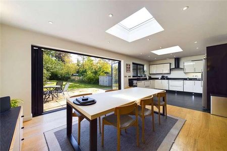 Andover Road, Newbury, Berkshire, RG14 - Photo 2