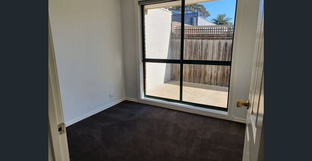 Neat Newport Family Home! - Photo 1