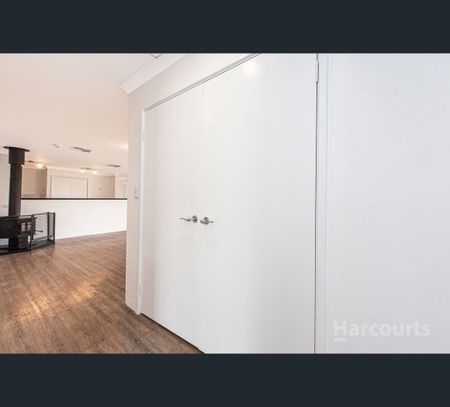 22 Floribunda Avenue, Halls Head, WA 6210 - Photo 4