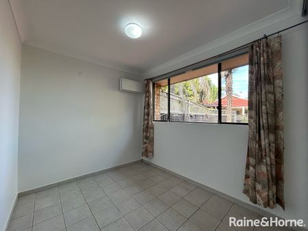 Well Presented home with Modern Bathrooms - Photo 4