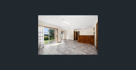 Charming Courtyard Home with Tranquil Setting! - Photo 3