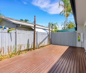 SPACIOUS 2 BEDROOM UNIT WITH PRIVATE YARD - Photo 2