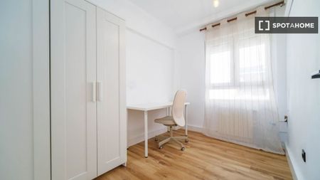 2 room luxury Flat for rent in Valencia - Photo 4