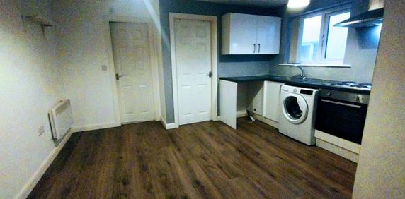 1 Bed Flat, Whingate Mill, LS12 - Photo 2