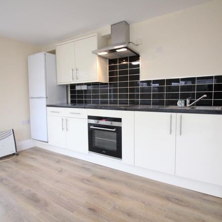 Chester Road, Hounslow - Photo 3