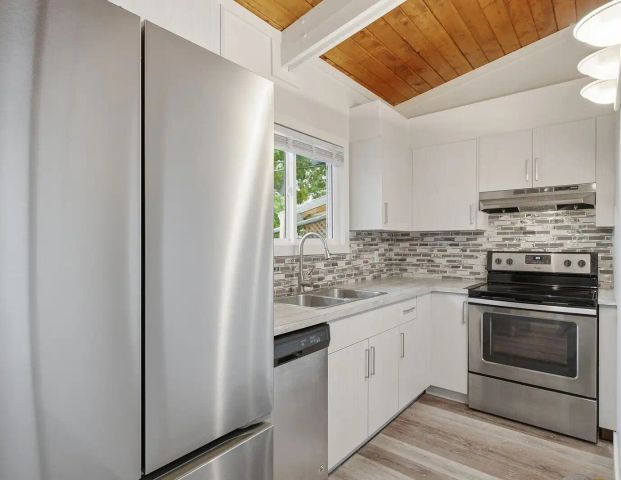 Bright, Open 2 bedroom duplex- Steps to Anderson C-Train, fully fenced yard — 2 Bedrooms House - Photo 1