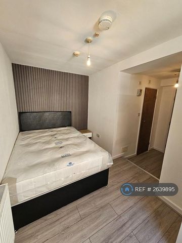 1 bedroom in a house share to rent - Photo 5