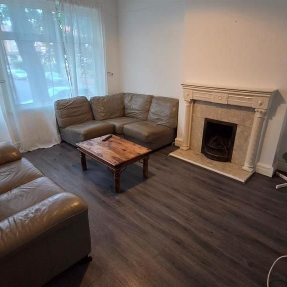 6 bedroom house to rent - Photo 1