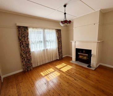 Beautifully Refreshed Character Home in Prime South Katoomba Location! - Photo 1