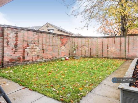 4 bedroom detached house to rent - Photo 4