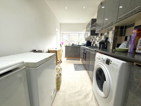 Room in a Shared House, Ripley Road, IG3 - Photo 4