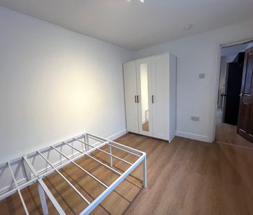 Court Road, Cardiff, Grangetown - Photo 1