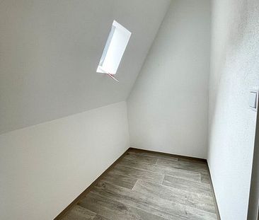 Frisch saniert – Moderne 3-Raum-Dachgeschosswohnung in Aue zu vermieten - Photo 1