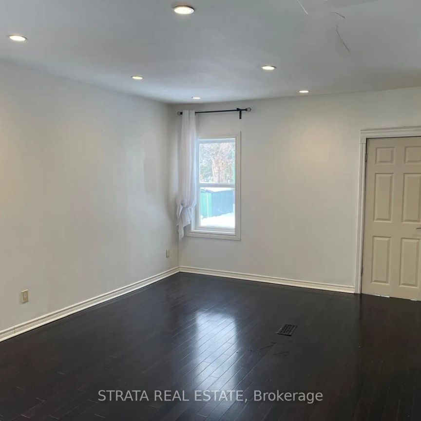 220 Holborne Avenue - Photo 1