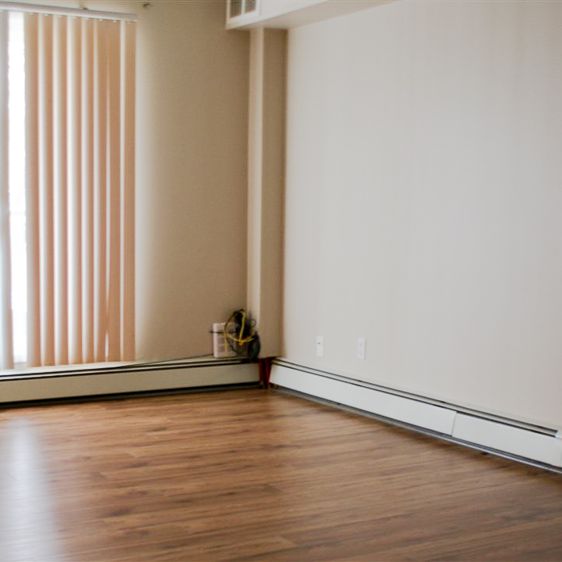 2 Bed. Condofor Rent In Inglewood. Heat & Water Included. - Photo 1