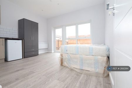 Studio to rent - Photo 3