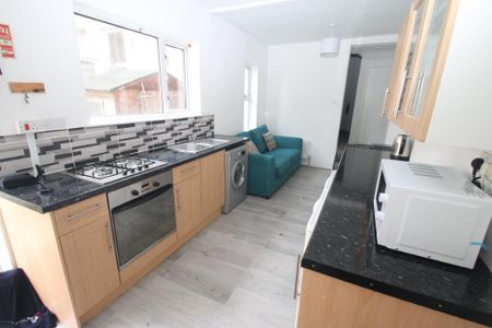 2 Bedroom | 190 North Road West, PL1 5BY - Photo 4