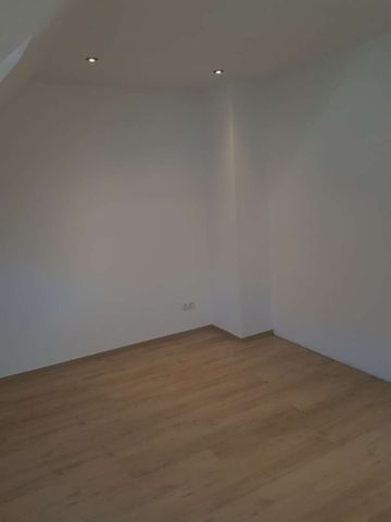TOP-Moderne 2 Zimmer-Dachgeschosswohnung mit hochwertiger Einbauküche - Foto 3