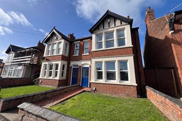 4 bedroom semi-detached house to rent - Photo 1