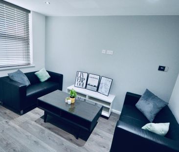 6 bedroom terraced house to rent - Photo 3