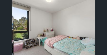 Park Facing 2 Bedroom Apartment - Unfurnished - Photo 3