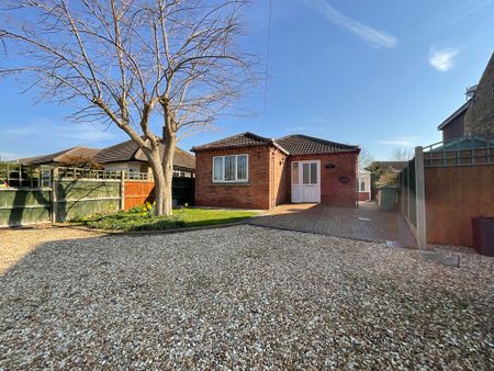 2 bedroom Detached Bungalow to let - Photo 3