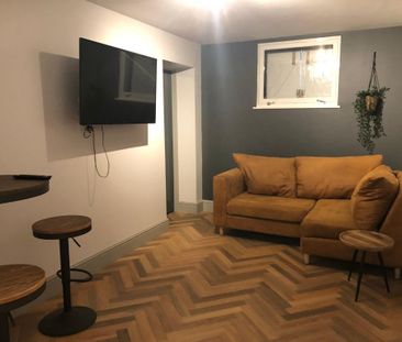 16 bedroom flat to rent - Photo 2