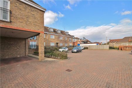 Thorpe Road, Staines-upon-Thames, Surrey, TW18 3HT - Photo 4