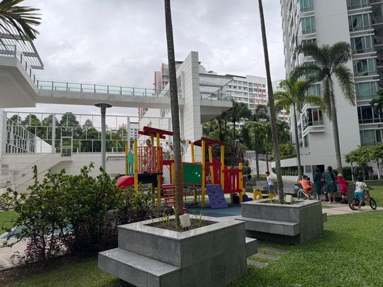 Rare For rent 3 Bedders near MRT, amenities - Photo 1