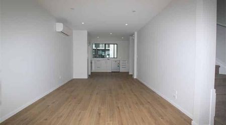 Beautiful & Modern Home - Photo 2