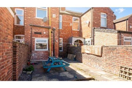 2 bedroom terraced house to rent - Photo 5