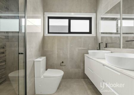 Luxury Family Home - Photo 2
